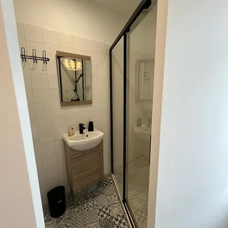 Calme, 3 Chambres, Jardin Avec Piscine, Veranda, Parking Вилла