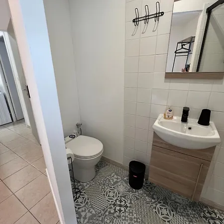 Calme, 3 Chambres, Jardin Avec Piscine, Veranda, Parking 拉弗洛特